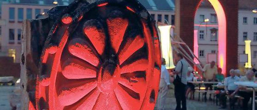 Licht im Warmen. Festkulisse vor der Kapelle an der Breiten Straße.
