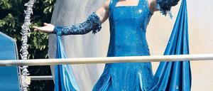 Beelitzer Festspiele: Frau Luna singt in wallendem Kleid.