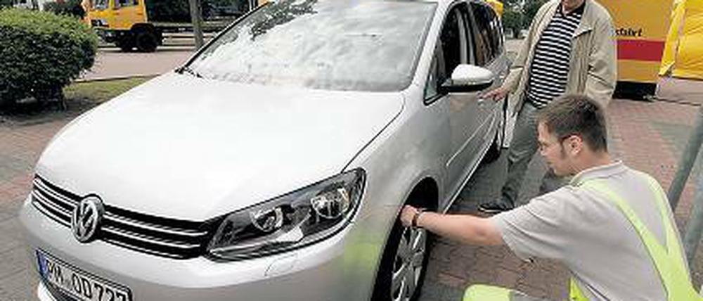 Der ADAC überprüfte in Potsdam kostenlos Autos und Fahrer. Doch es kamen nur wenige Interessierte.