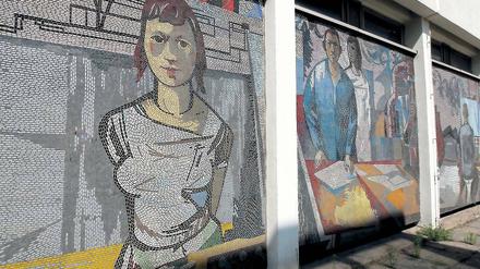 Wer nie von ihr geträumt hat, ist kein Potsdamer. Das Mädchen im Mosaik „Der Mensch bezwingt den Kosmos“ von Fritz Eisel gleicht der Frau des Künstlers.