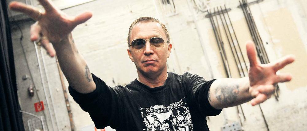 Schrill. Regisseur Bruce LaBruce.