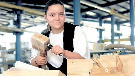 Elisabeth Schmidt hat bei Haacke Haus eine Ausbildung gemacht und studiert jetzt Bauingenieurswesen. Für ihre Bachelor-Arbeit kam sie nach Derwitz zurück.