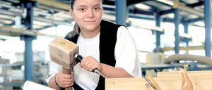Elisabeth Schmidt hat bei Haacke Haus eine Ausbildung gemacht und studiert jetzt Bauingenieurswesen. Für ihre Bachelor-Arbeit kam sie nach Derwitz zurück.