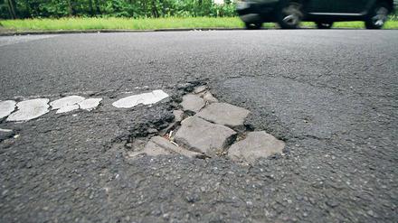 Viele Straßen in Potsdam weisen Schäden auf. Für umfangreiche Sanierungsarbeiten fehlt allerdings das Geld.