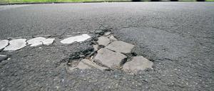 Viele Straßen in Potsdam weisen Schäden auf. Für umfangreiche Sanierungsarbeiten fehlt allerdings das Geld.