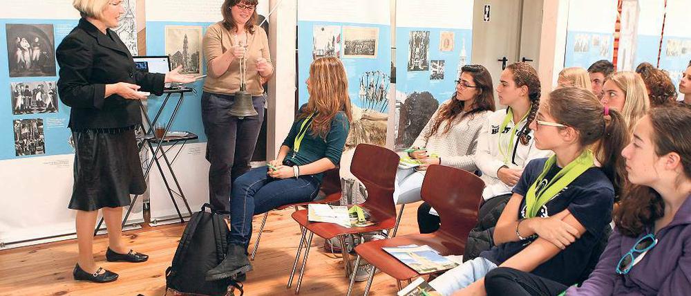 Israelische Jugendliche zu Besuch in der Nagelkreuzkapelle.