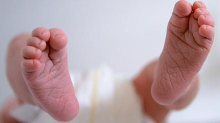 On the road. Nach der Schließung der Geburtenstation in Bad Belzig ist erstmals ein Kind im Krankenwagen zur Welt gekommen.