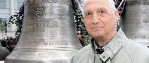 Umstritten. Max Klaar bei der Übergabe von Glocken für die Nikolaikirche.
