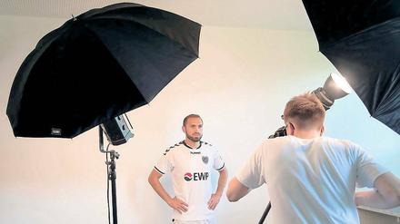 Bilal Cubukcu, hier beim Fotoshooting vor wenigen Tagen, bereitet sich mit dem SV Babelsberg 03 auf die neue Saison vor.