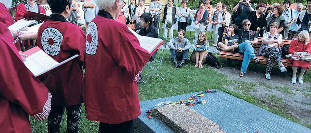Chor zum Gedenken. Am Samstagabend auf dem Hiroshima-Platz.