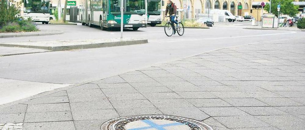 Der Unfallort. War der Gully am Hauptbahnhof Potsdam genügend abgesichert?