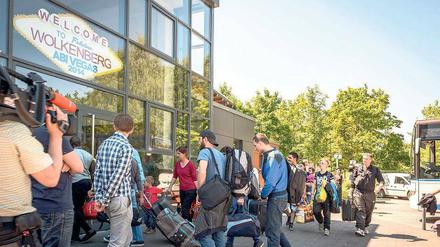 Am 11. Juni sind die ersten 27 Flüchtlinge in der Sporthalle des Wolkenberg-Gymnasiums in Michendorf angekommen.
