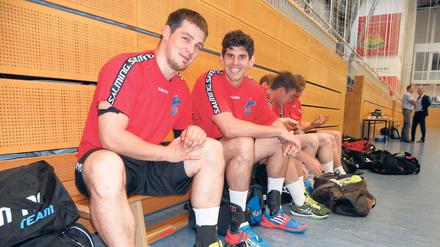Hünen im Doppelpack. Christian Schwarz (l.) misst 1,95 Meter, Daniel Deutsch ist sogar noch einen Zentimeter größer.