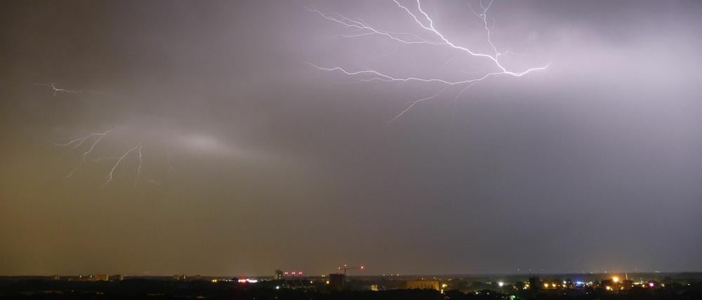 Beeindruckende Blitze - von Carolin Ganzer fotografiert.