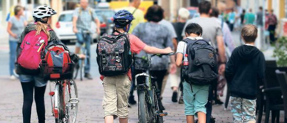 Zusammenrücken. Laut der Studie der Bertelsmann-Stiftung zur Bevölkerungsentwicklung werden 2030 in Potsdam 178 000 Menschen leben. Das sind rund 13 000 mehr als heute.
