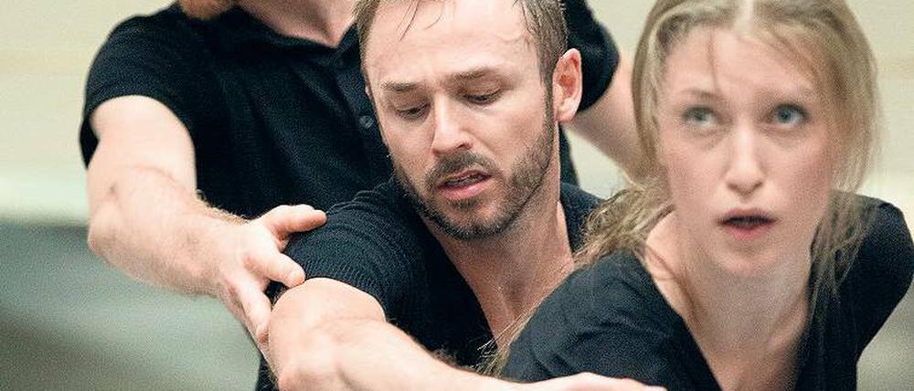 Mit eigenem Kopf dabei. Die Tänzer Samuel Jack Denton, David Essing und Annapaola Leso hatten ihre eigenen Ideen zu „Transit in Préludes“.