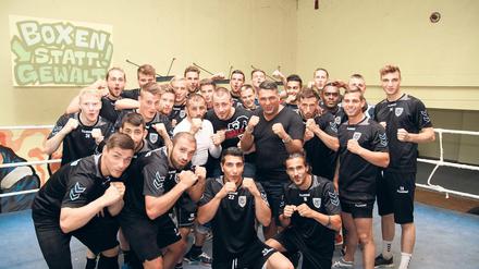 Sie wollen sich durchboxen. In der laufenden Vorbereitung auf die anstehende Regionalligasaison war die erste Mannschaft im Berliner Box-Gym des zweifachen Europameisters Oktay Urkal. Am heutigen Freitag steht um 18. 30 Uhr ein Testspiel gegen FK Baník Most auf dem Programm.