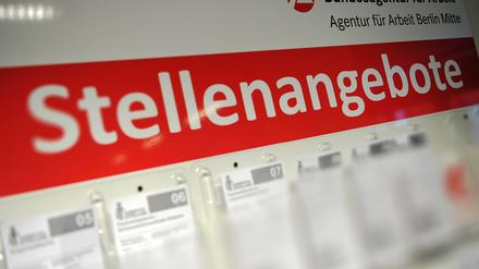 Es werden viel mehr offene Stellen als im Vorjahr gemeldet.