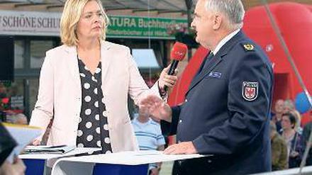 Im Interview. Moderatorin Tatjana Jury mit dem Polizeipräsidenten.