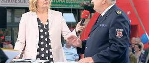 Im Interview. Moderatorin Tatjana Jury mit dem Polizeipräsidenten.
