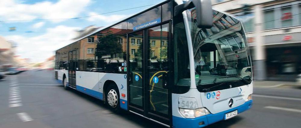Veraltete Farben. Die Busse der BVSG dürfen nur noch übergangsweise das Farbschema von Havelbus benutzen. Wie die Busse im Kreis künftig aussehen, ist noch unklar.