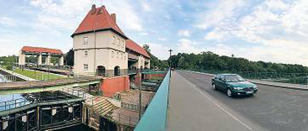 Idylle mit Schleuse. Nur wenige Binnenschiffe passieren die Kleinmachnower Schleuse. Das könnte sich ändern. Die Diskussion um den Ausbau nimmt wieder Fahrt auf.