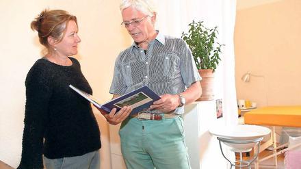 Blick von außen. Klaus Lüneburger besucht die Praxis von Annett Scholwin.