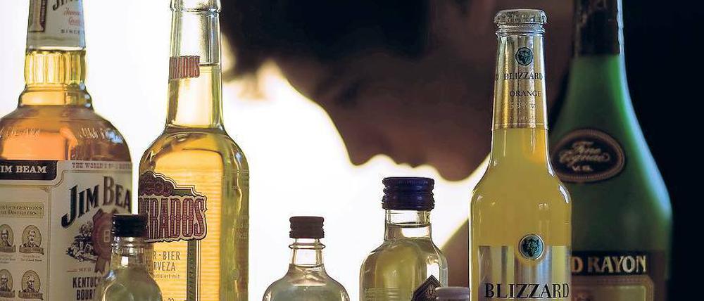 Verantwortung lernen. Schon wenige Mengen Alkohol können zu Beeinträchtigungen der Bewegungen führen, was vor allem im Straßenverkehr gefährlich ist – auch bei Fußgängern und Radfahrern. In Ernstfällen ist vor allem schnelle Hilfe wichtig.