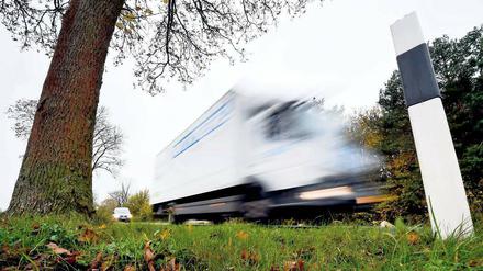 Zahlen bitte! Für schwere Lkw wird die Mautpflicht zum 1. Juli ausgeweitet.