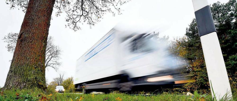 Zahlen bitte! Für schwere Lkw wird die Mautpflicht zum 1. Juli ausgeweitet.