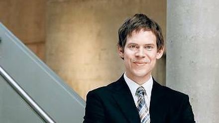 Spielt Bach und Schostakowitsch. Gastpianist Hagen Schwarzkopf.