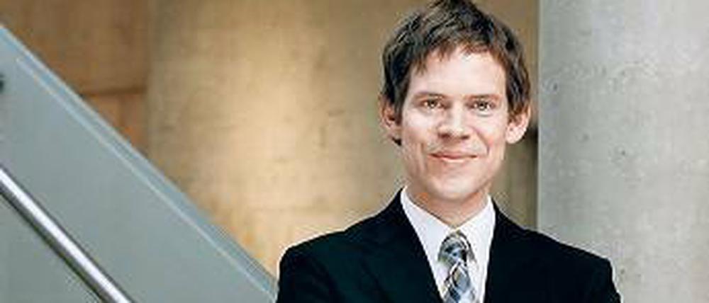 Spielt Bach und Schostakowitsch. Gastpianist Hagen Schwarzkopf.