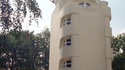 Der Einsteinturm zieht viele Besucher an. Allerdings gibt es bauliche Probleme - seit Anfang an.