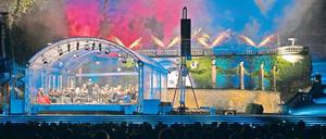 Farbiger Bombast. Händels „Feuerwerksmusik“ kam mit Farb-und Lichtspielen der Pyrotechnik und mit aufgefrischt pompösem Orchesterklang daher.