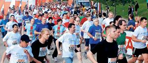 Es läuft. Firmenläufe genießen weiterhin wachsende Popularität. Auch der DAK-Firmenlauf Potsdam in der kommenden Wochen verbucht einen Teilnehmerrekord.