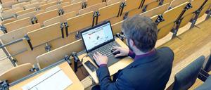 Ein Teilnehmer der Konferenz zur nationalen Cyber-Sicherheit im Hasso-Plattner-Institut.