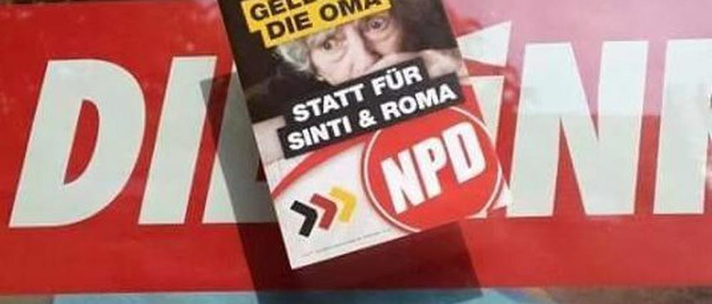 Das Fenster des Parteibüros der Linkspartei in Nauen wurde beklebt.