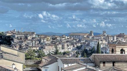 Umbrischer Charme. Perugia hat viel Schönes zu bieten: enge Gassen, jahrhundertealte Kirchen und den vermeintlich schönsten Brunnen der Welt, den Fontana Maggiore.