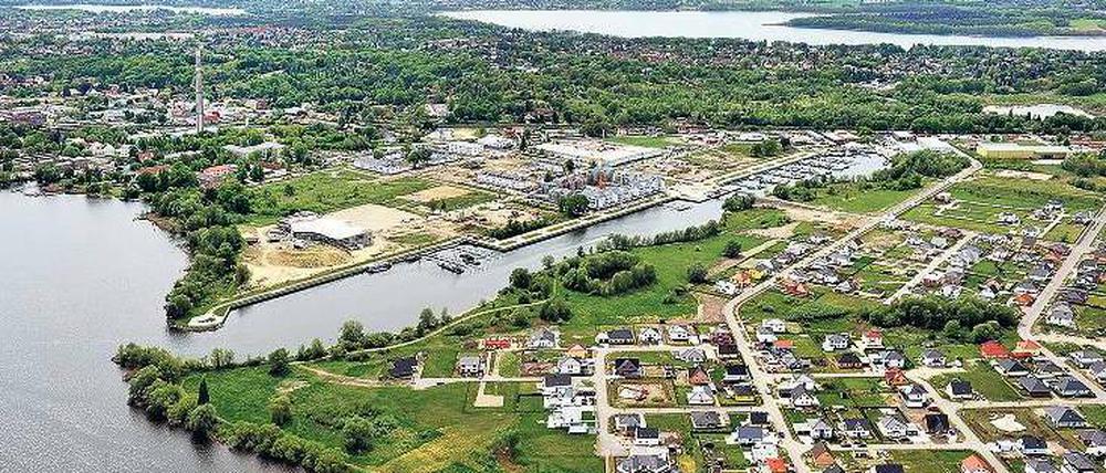 Die Eigentumswohnungen in den Neubauten am Stichhafen der Havelauen in Werder tragen mit zur Preisentwicklung im Landkreis bei.