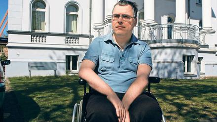 Keinen Plan B. Oliver Lenz, 49 Jahre alt und an Multipler Sklerose erkrankt, kämpft für seine Wohnung.