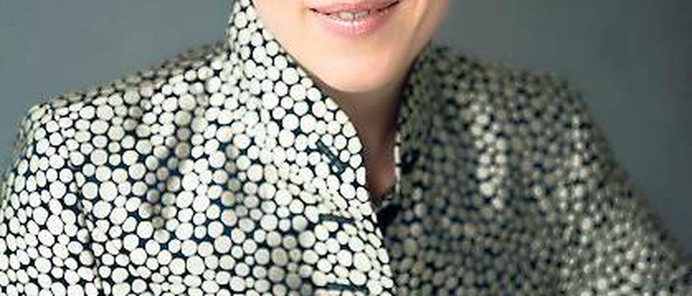 Sie prüft jedes Stück ganz genau. Jeder Komponist, sagt die Violinistin Isabelle Faust, hat eine eigene Sprache. Die will sie treffen. Erst dieses genaue Hinhören macht sie zu der außergewöhnlichen, der „tiefsinnigsten deutschen“ Geigerin, die sie ist.