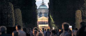 Leben im Schatten des Welterbes. Touristen finden es schön – Einheimische würden in den historischen Parks gern picknicken und Rad fahren und auf manche Sichtachse zugunsten der Moderne verzichten. Wie man beide Interessengruppen zusammenbringt, das beschäftigte nun auch Kulturarbeitsstudenten aus Hildesheim.