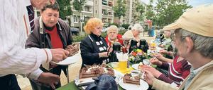 Seele von Drewitz. Kurt Steinmann (l.) engagierte sich auch bei der „ess.kultur – Tafel im Park“.