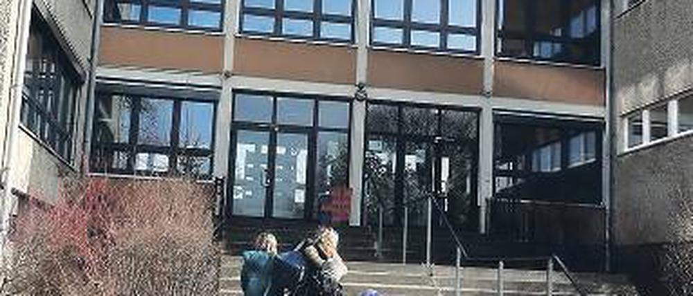 Es liegt an den neuen Fenstern. Aber wahrscheinlich nicht so, wie es die Lehrer vermutet hatten, sagt Gutachter Kopischke.