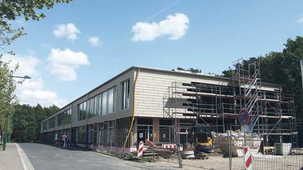 Der Schulbau schreitet voran. In den Sommerferien soll Einzug sein.