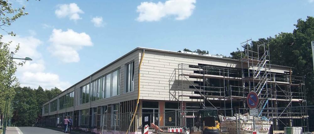 Der Schulbau schreitet voran. In den Sommerferien soll Einzug sein.