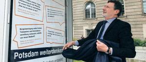 Ideen. Eine Woche lang sollen 80 Plakate zur Diskussion über die Zukunft der Stadt motivieren. Am Mittwoch enthüllte Oberbürgermeister Jann Jakobs die ersten Exemplare vor dem Rathaus.