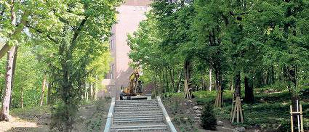 Noch Platz für Blumen. Der aufgehübschte neue Park am Wasserturm.