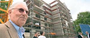 Fürstlich wohnen. Die Stadtvillen an der Esplanade sollen ab dem Frühjahr bezogen werden. Aufsichtsratsvorsitzender Franz Friedrich Prinz von Preussen schaute sich das Projekt seines Unternehmens an.