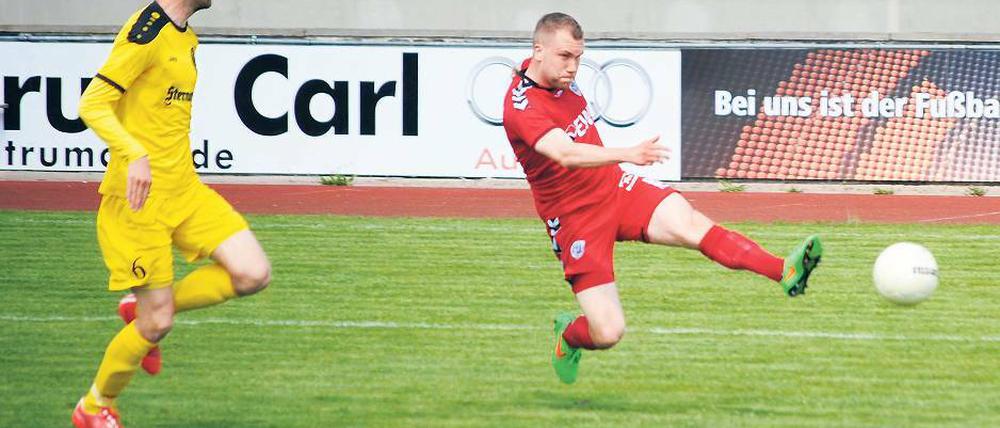 Tor aus spitzem Winkel. Tobias Grundler traf zum 1:0 für den SVB.